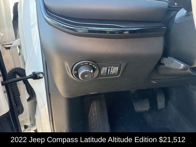 Used 2022 Bright White Clearcoat Jeep Latitude image 15