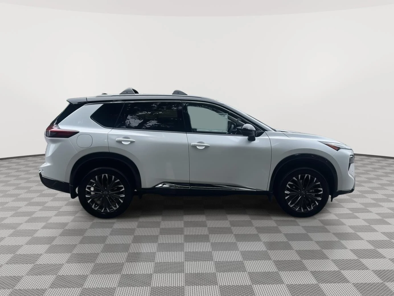 New 2026 Everest White Pearl TriCoat / Super Black Two-tone Nissan Platinum image 4