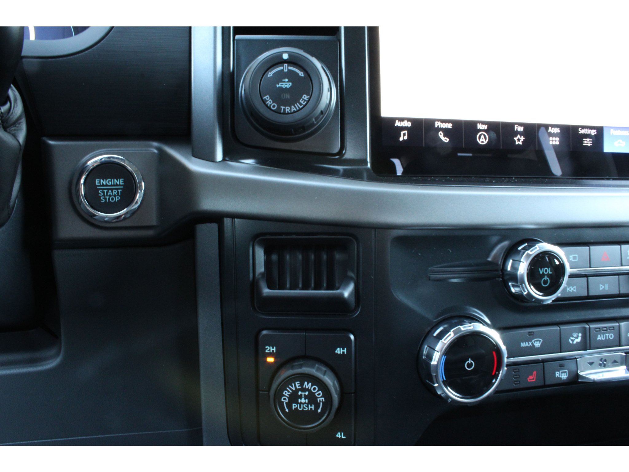 New 2026 Carbonized Gray Metallic Ford XLT image 14