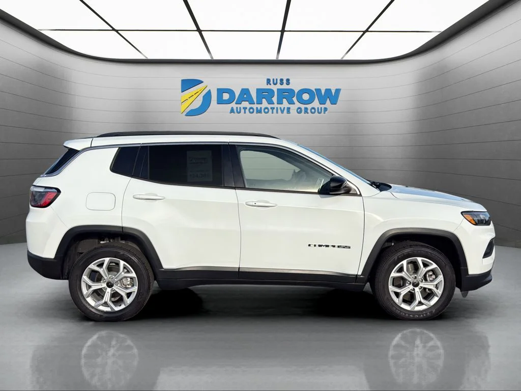 Certified Used 2025 White/off-white Jeep Latitude image 6