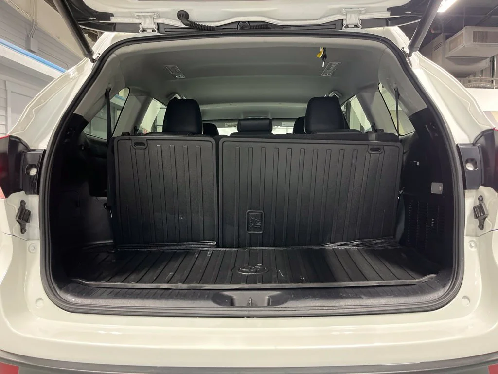 Used 2018 Blizzard Pearl Toyota LE Plus image 33
