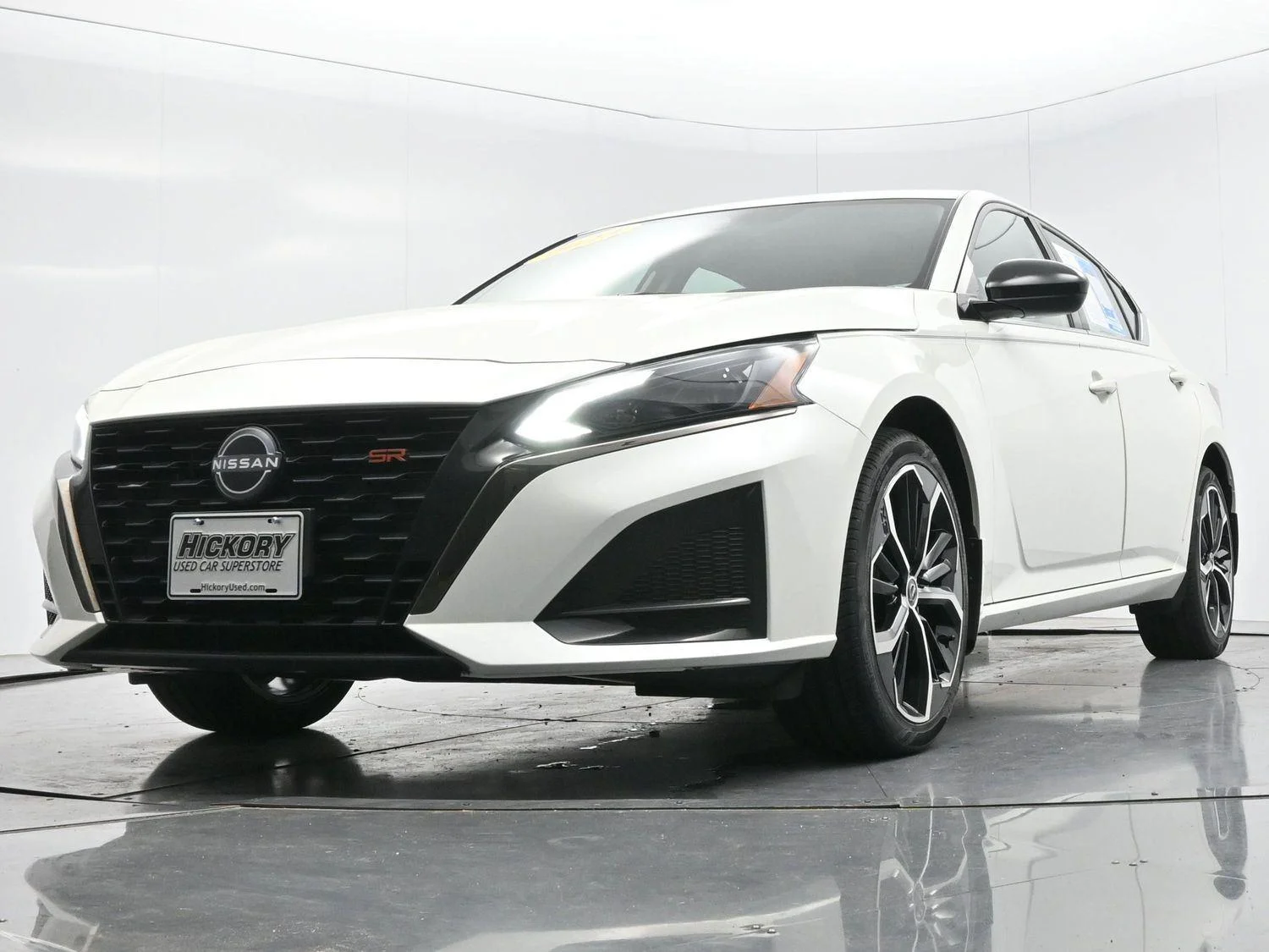Used 2023 Pearl White Tricoat Nissan 2.5 SR image 42