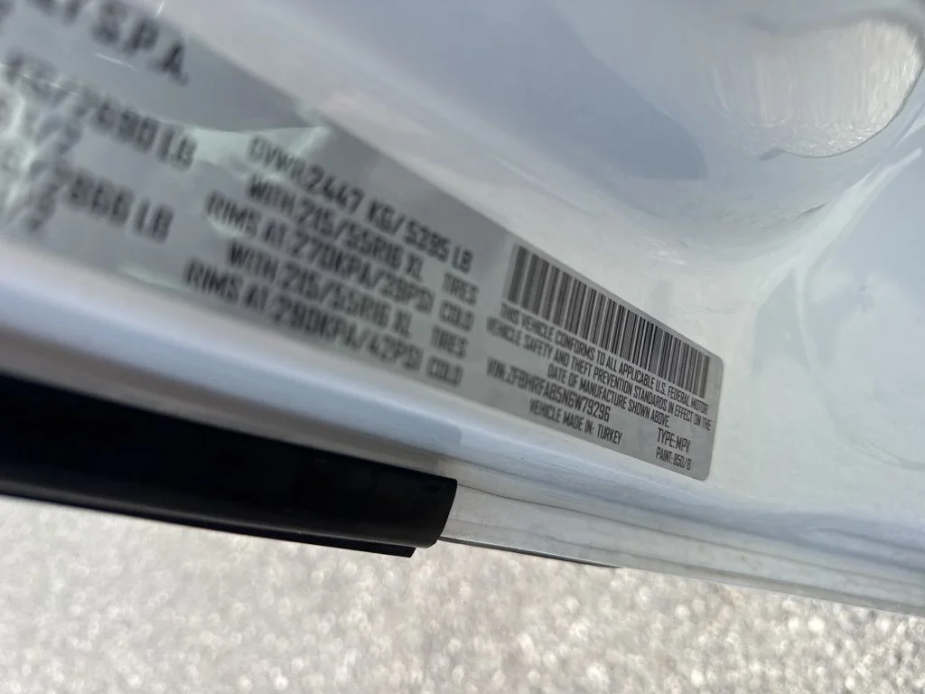Used 2022 White Ram Base image 29
