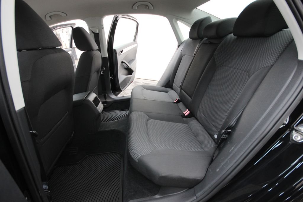Used 2013 Black Volkswagen 2.5 S image 22