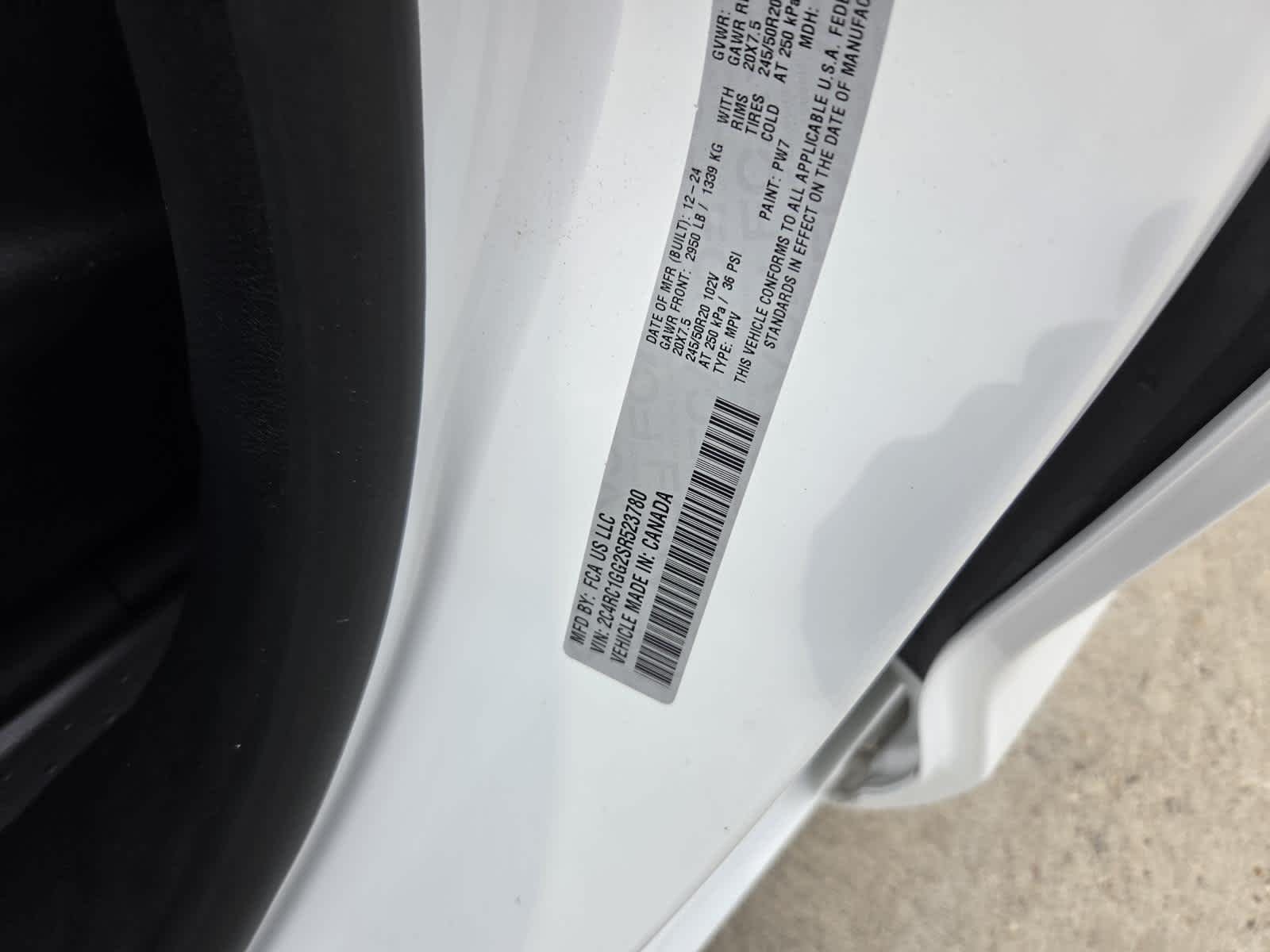 Used 2025 Bright White Clearcoat Chrysler Limited image 29