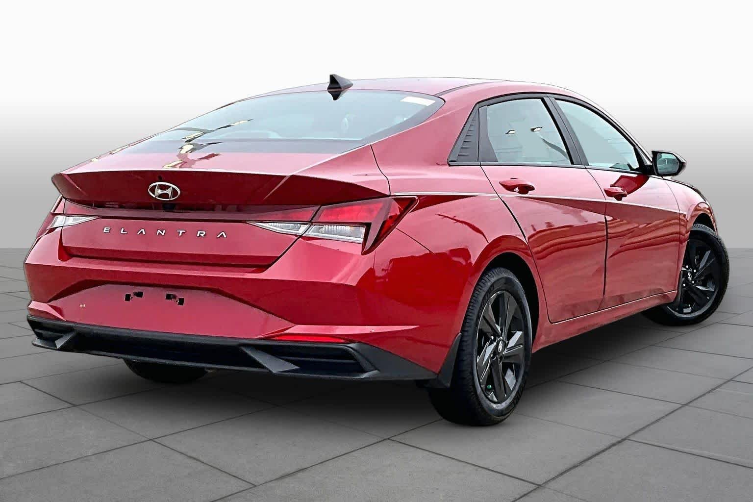 Used 2022 Scarlet Red Pearl Hyundai SEL image 13