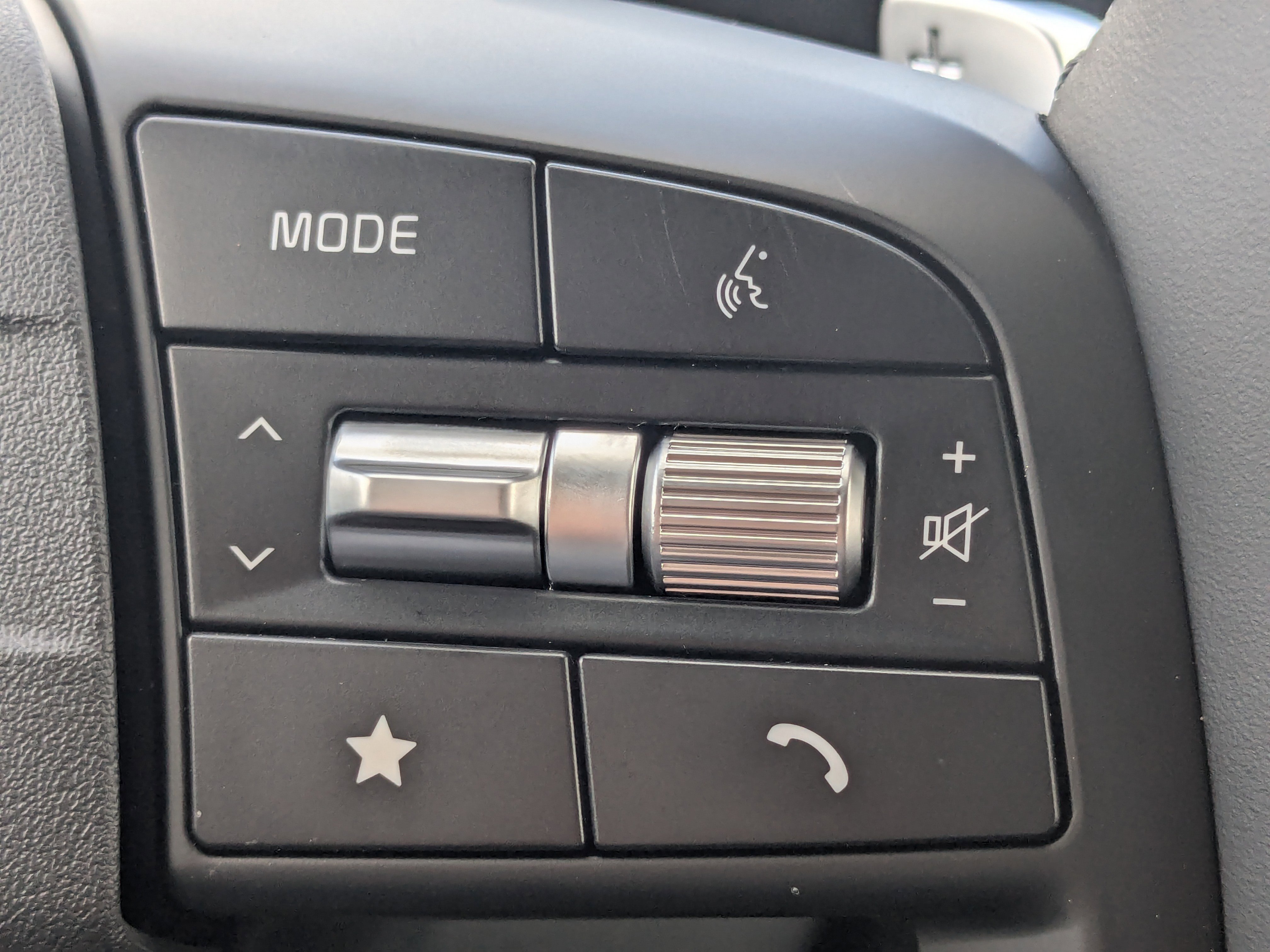 New 2026 Snow White Pearl Kia LX image 30