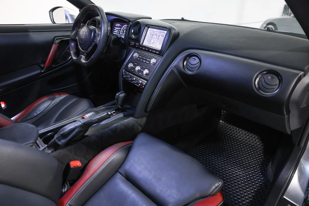 Used 2015 Silver Nissan Black Edition image 23