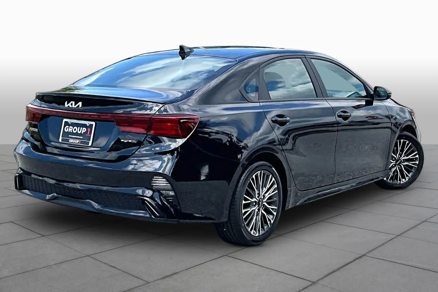 Used 2023 Aurora Black Kia GT-Line image 13