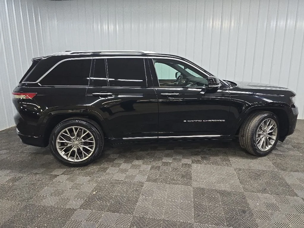 Used 2023 Black Jeep Summit image 2