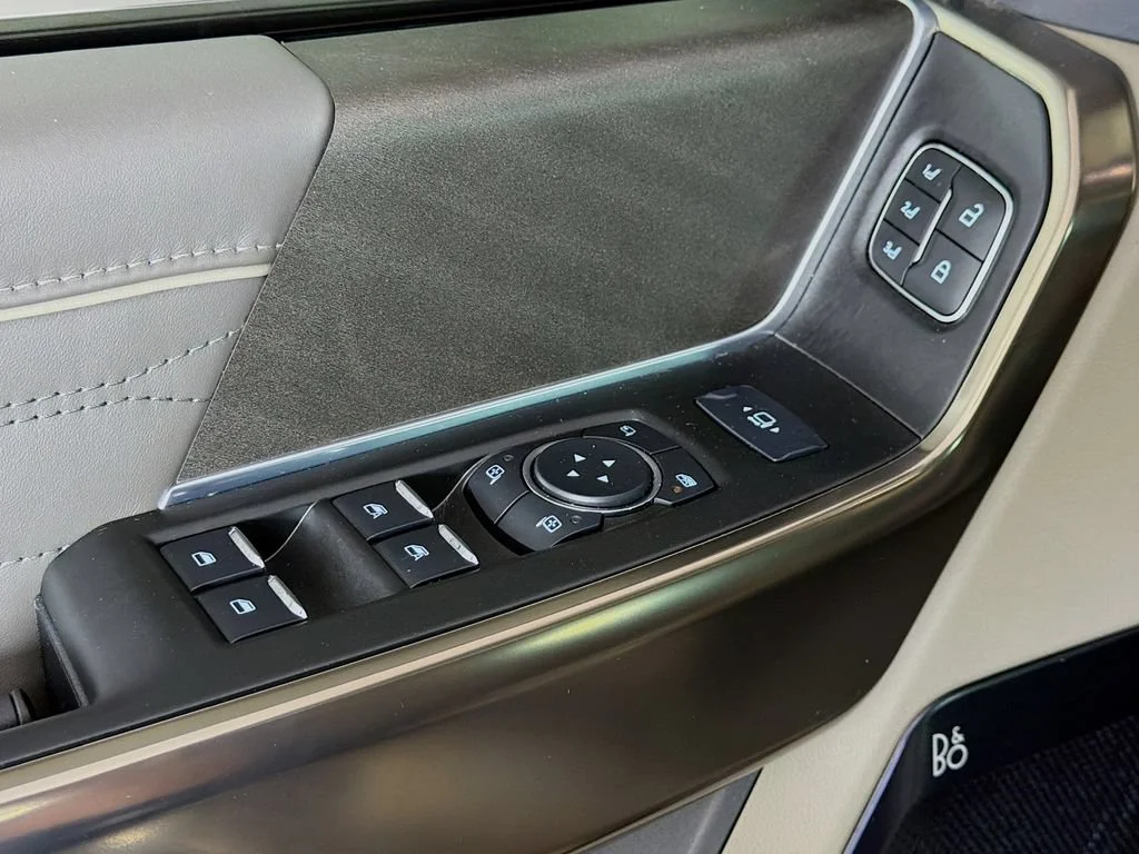 Used 2025  Ford XL image 18