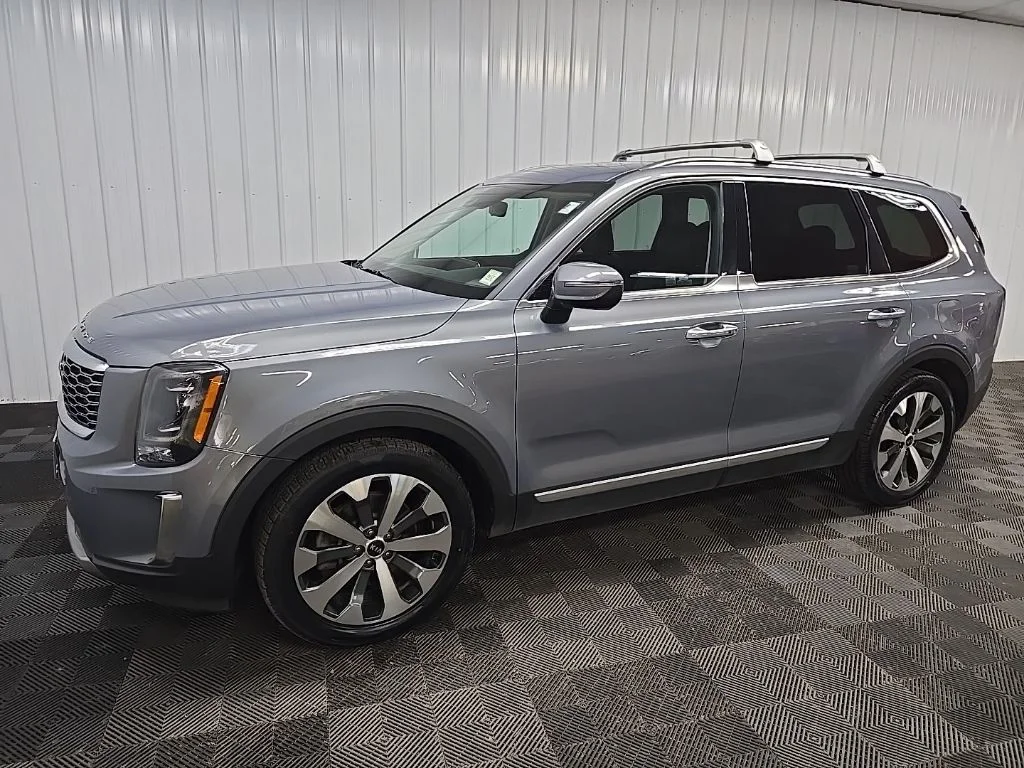 Used 2020 Silver Kia S image 6