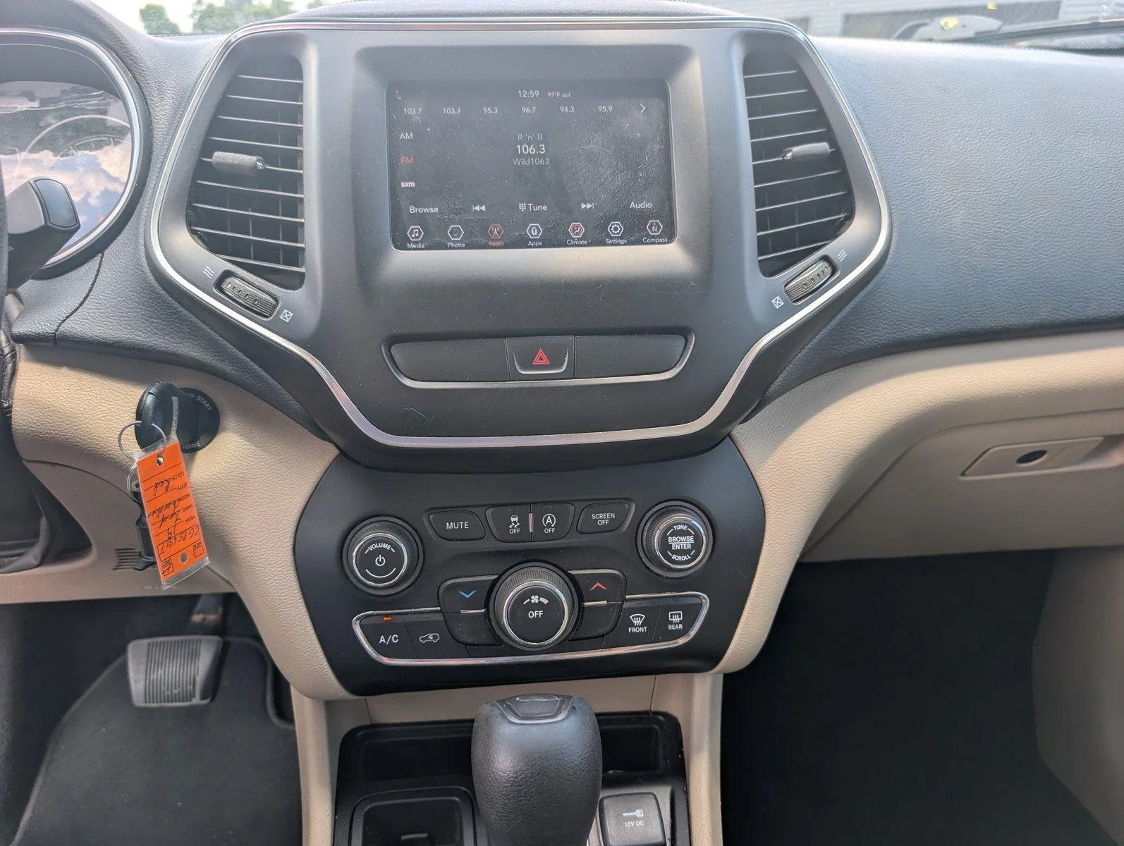 Used 2019 Velvet Red Pearlcoat Jeep Latitude image 16