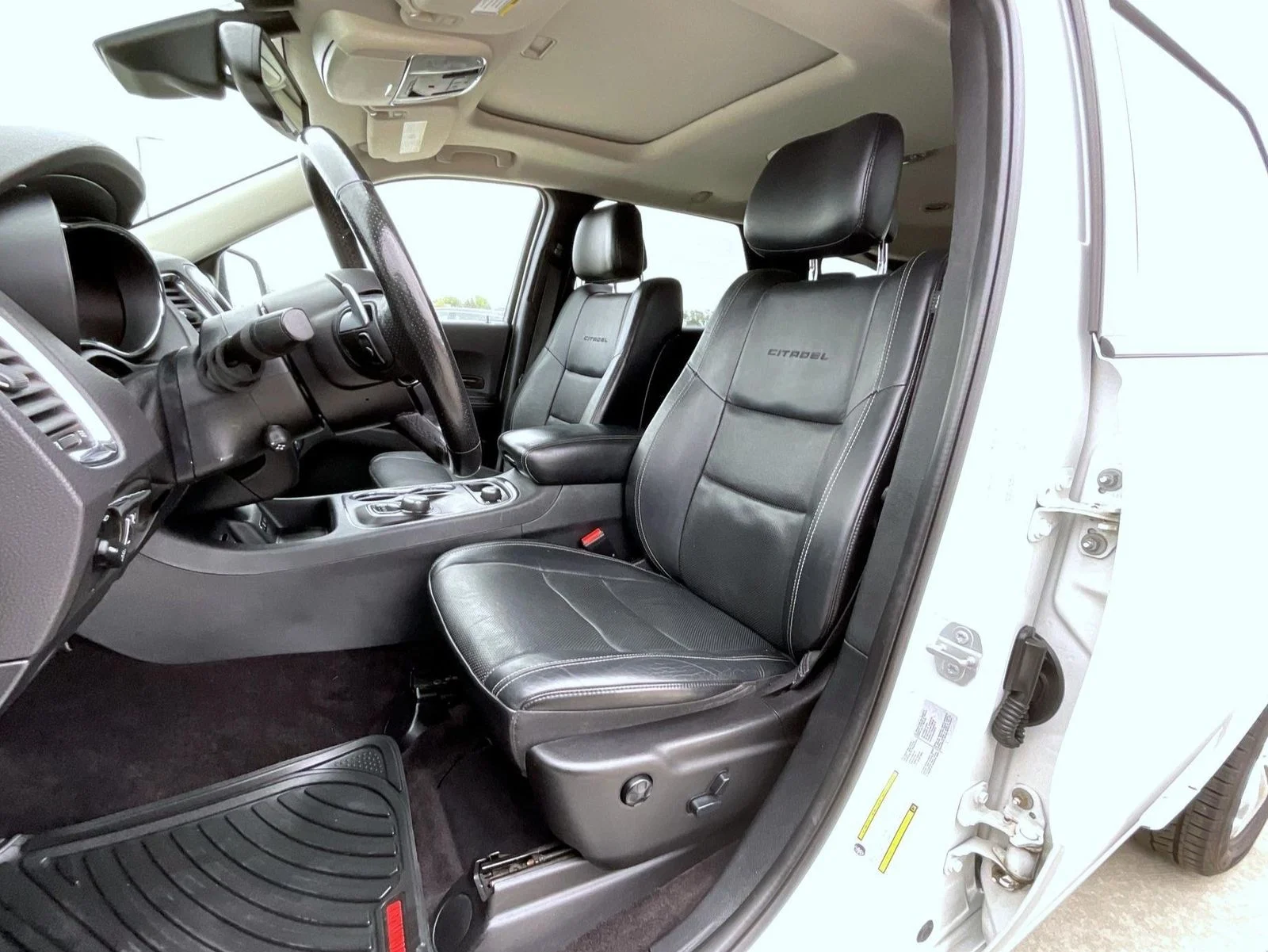 Used 2016 White Dodge Citadel image 10