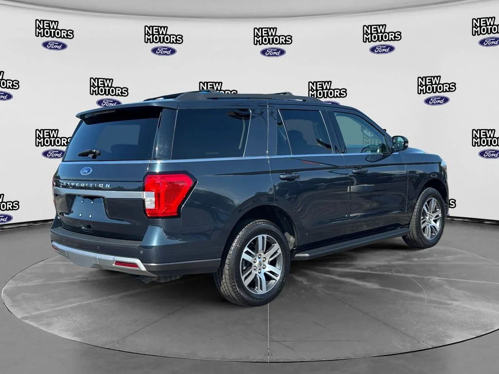 Used 2024 Blue Metallic Ford XLT image 5