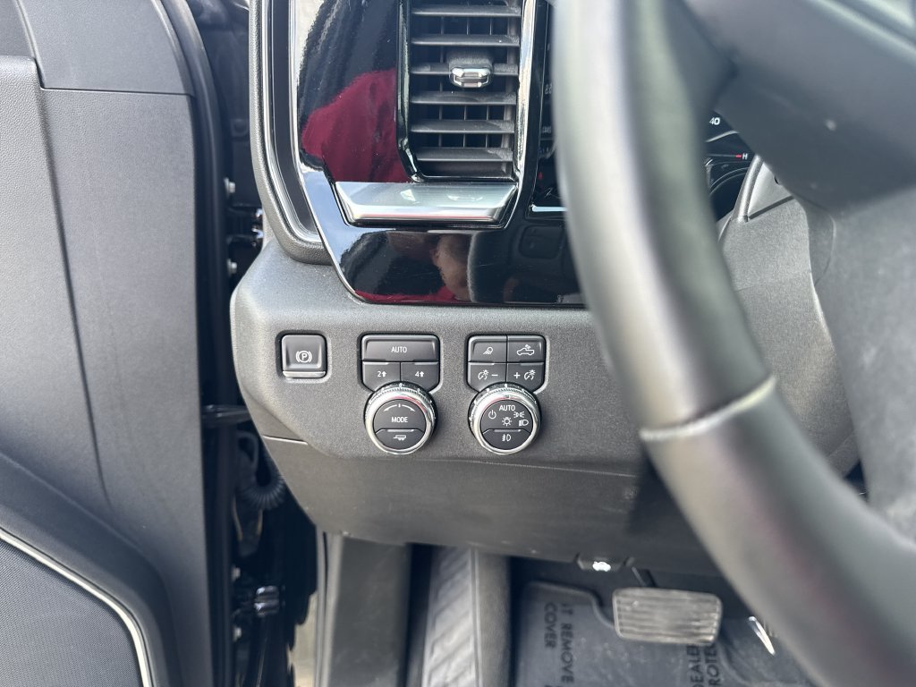 Used 2025 Black GMC SLT image 21