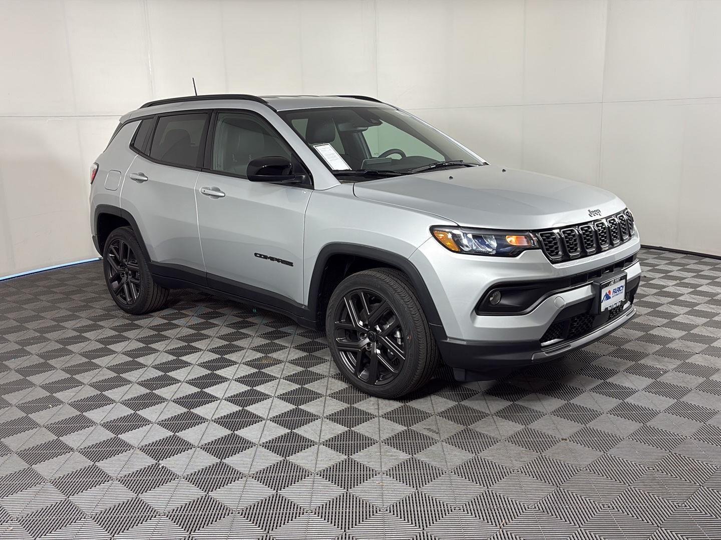 New 2026 Silver Zynith Metallic Clear-Coat Exterior Paint Jeep Latitude Altitude image 2