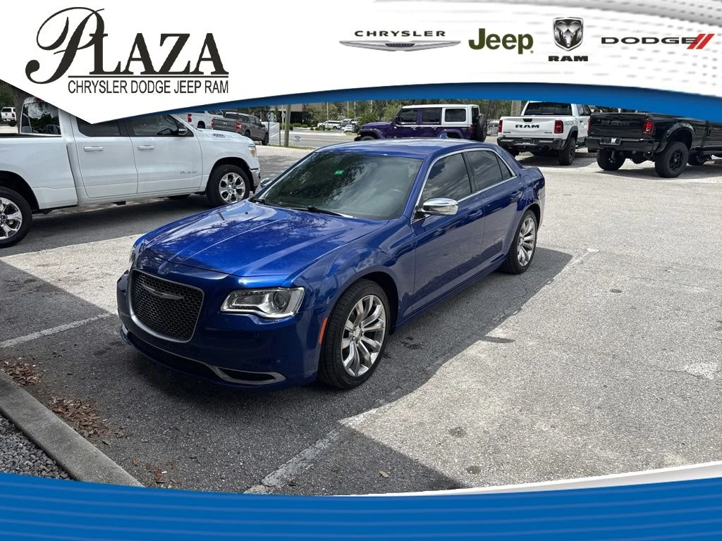 2019 Chrysler 300 Touring's photo