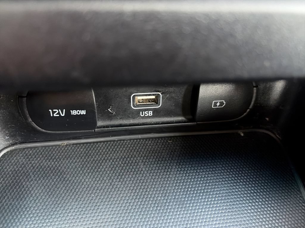 Used 2024 White Kia LXS image 35