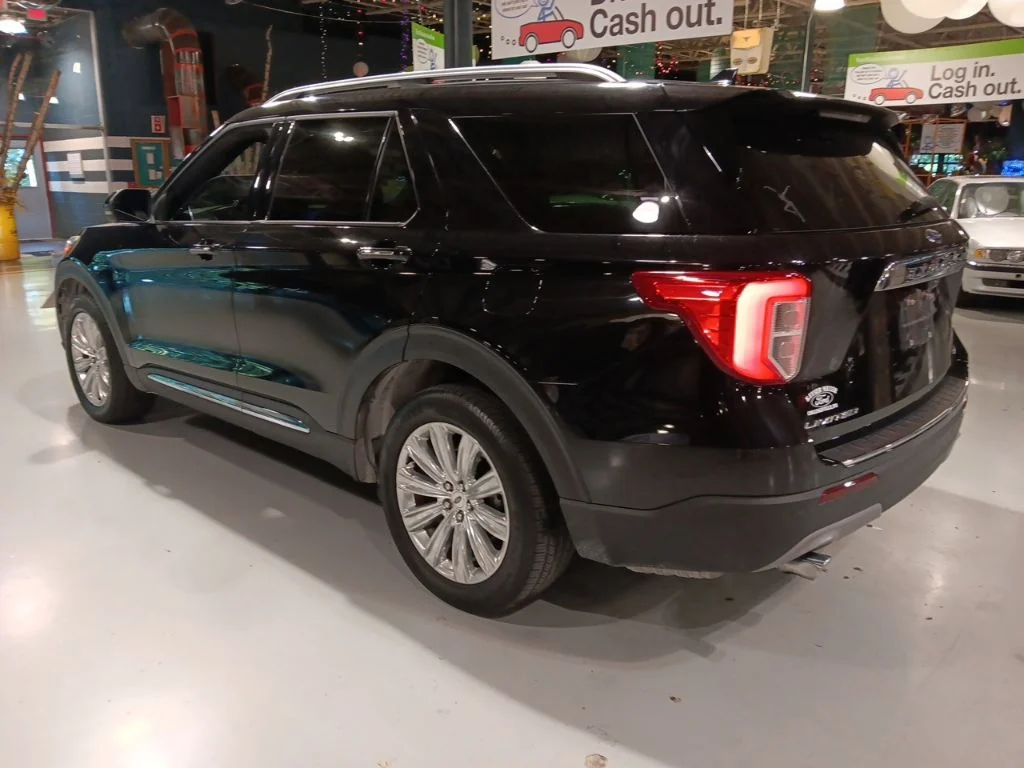 Used 2020 Black Metallic Ford Limited image 8