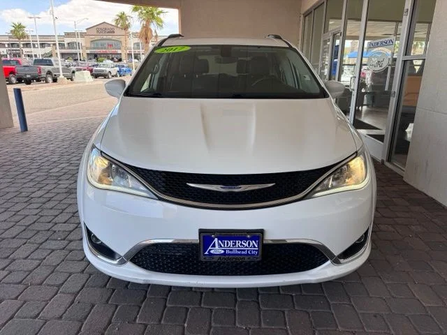 Used 2017 Bright White Clearcoat Chrysler Touring L image 8