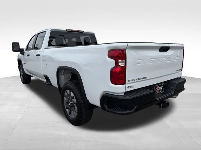 Used 2025 White Chevrolet Custom image 5