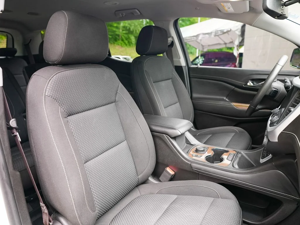 Used 2022 White GMC SLE image 39