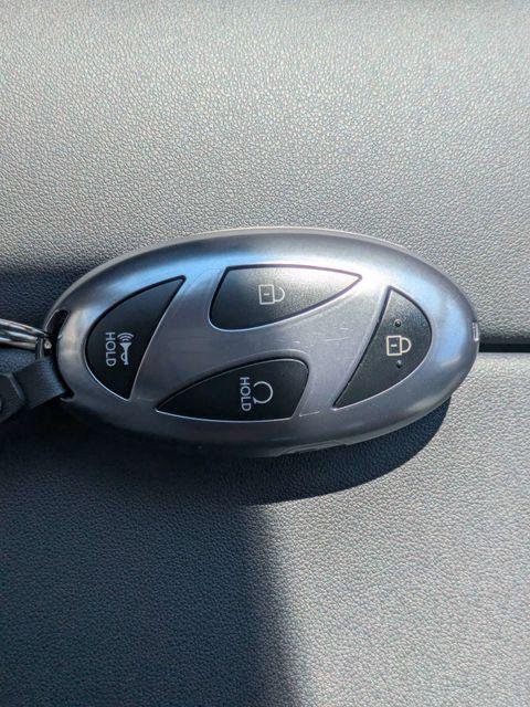 New 2027 White Hyundai Blue SEL Premium 8P image 34
