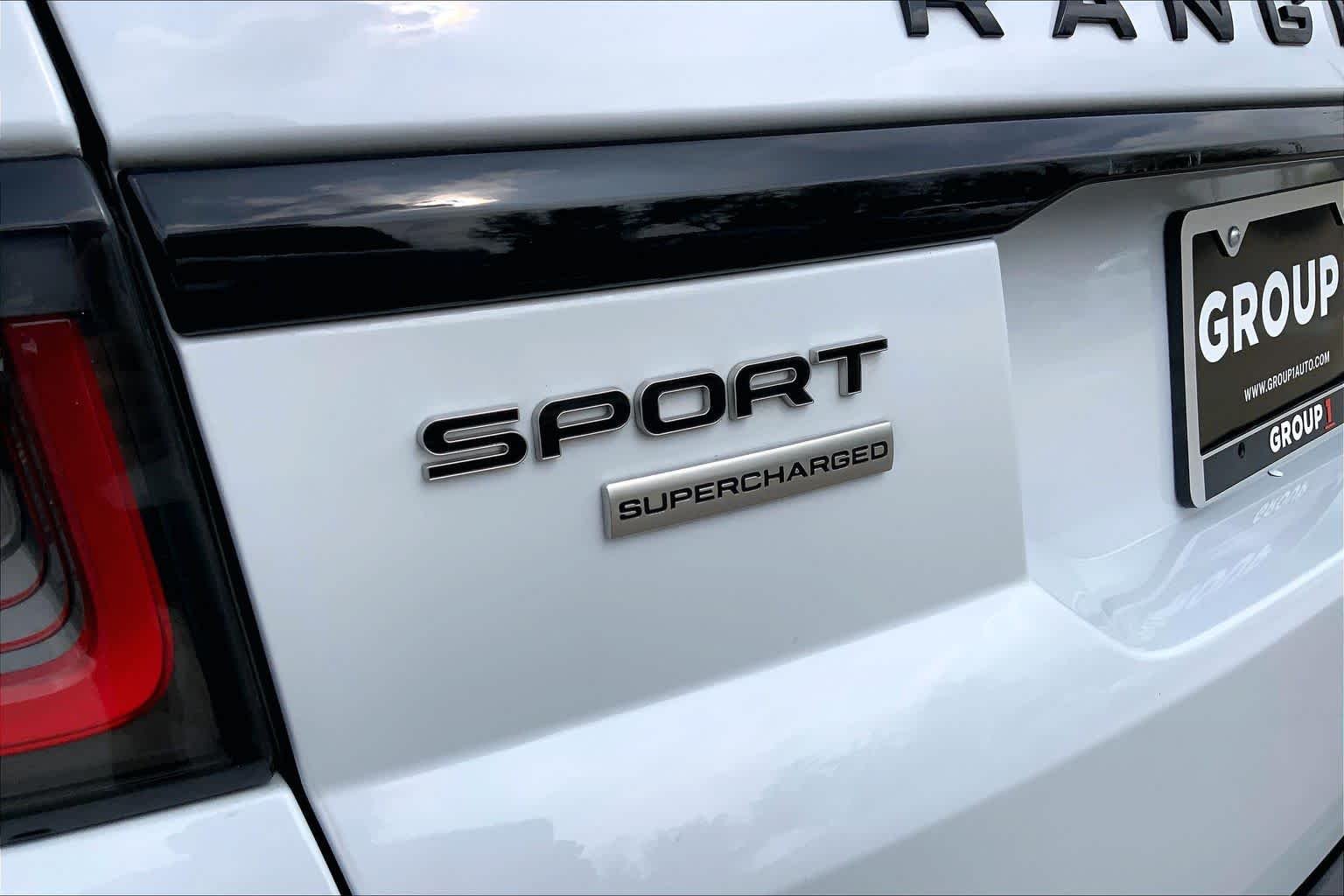Used 2019 Meribel White Pearl Land Rover Dynamic image 10