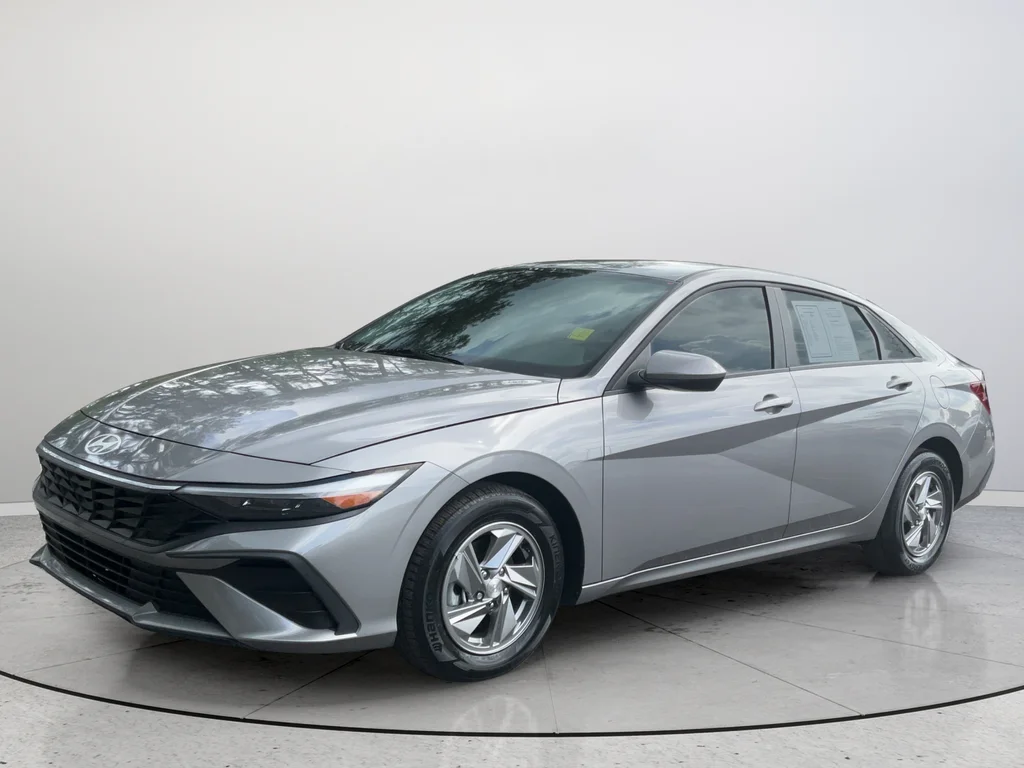 2024 Hyundai Elantra SE - Photo 5