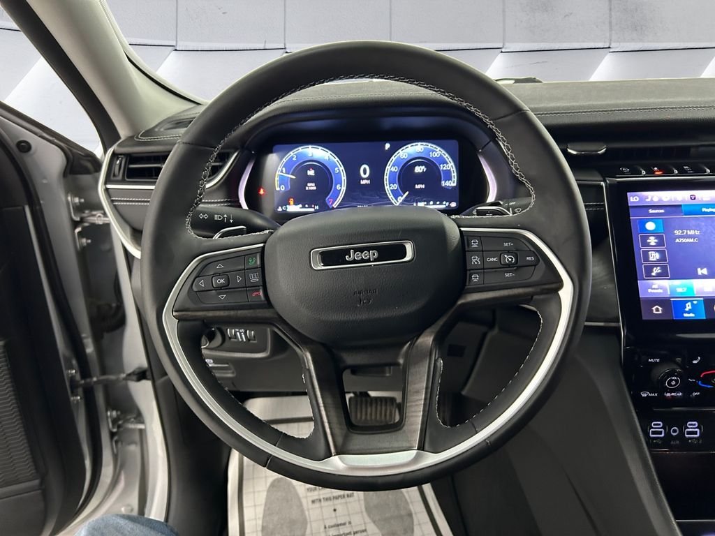 Used 2023 Silver Jeep Limited image 9