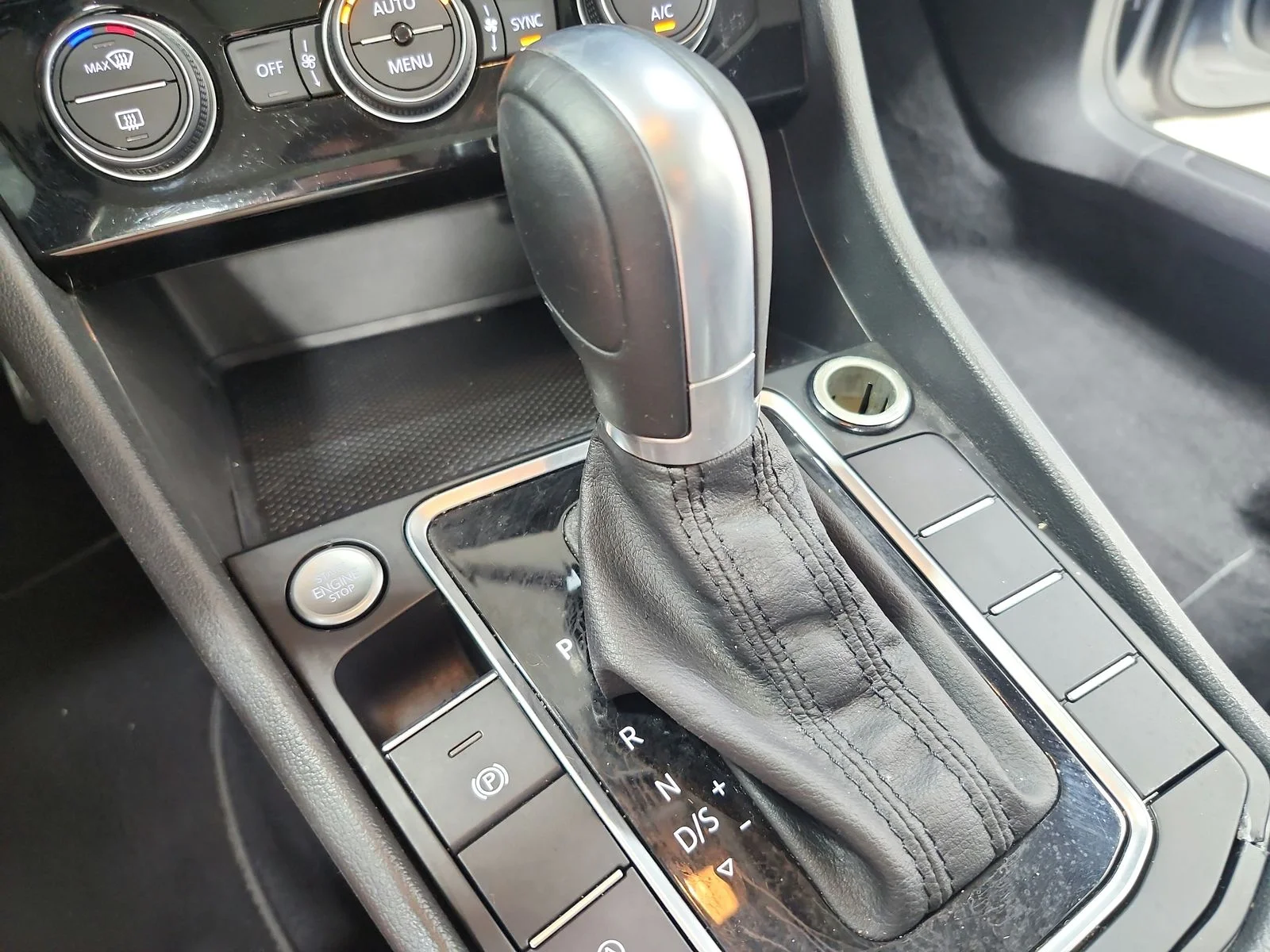 Used 2019 Gray Volkswagen 1.4T SE image 28
