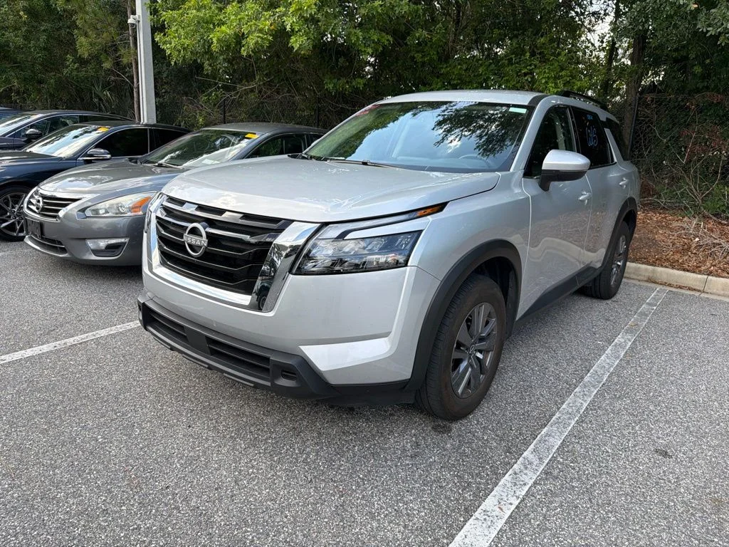 Used 2025 Silver Nissan SV image 1