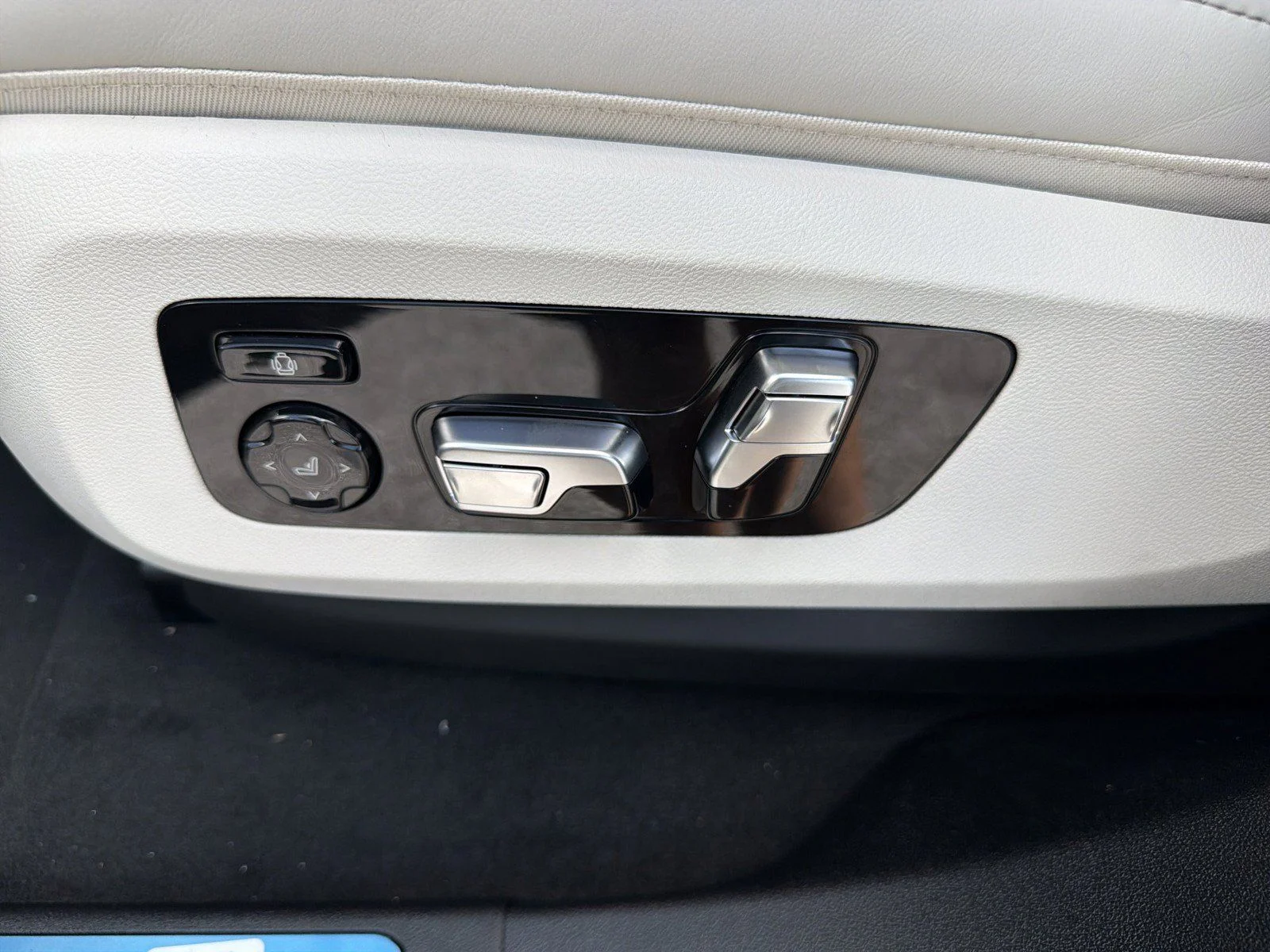 New 2027 Dravit Grey Metallic BMW xDrive40i image 26