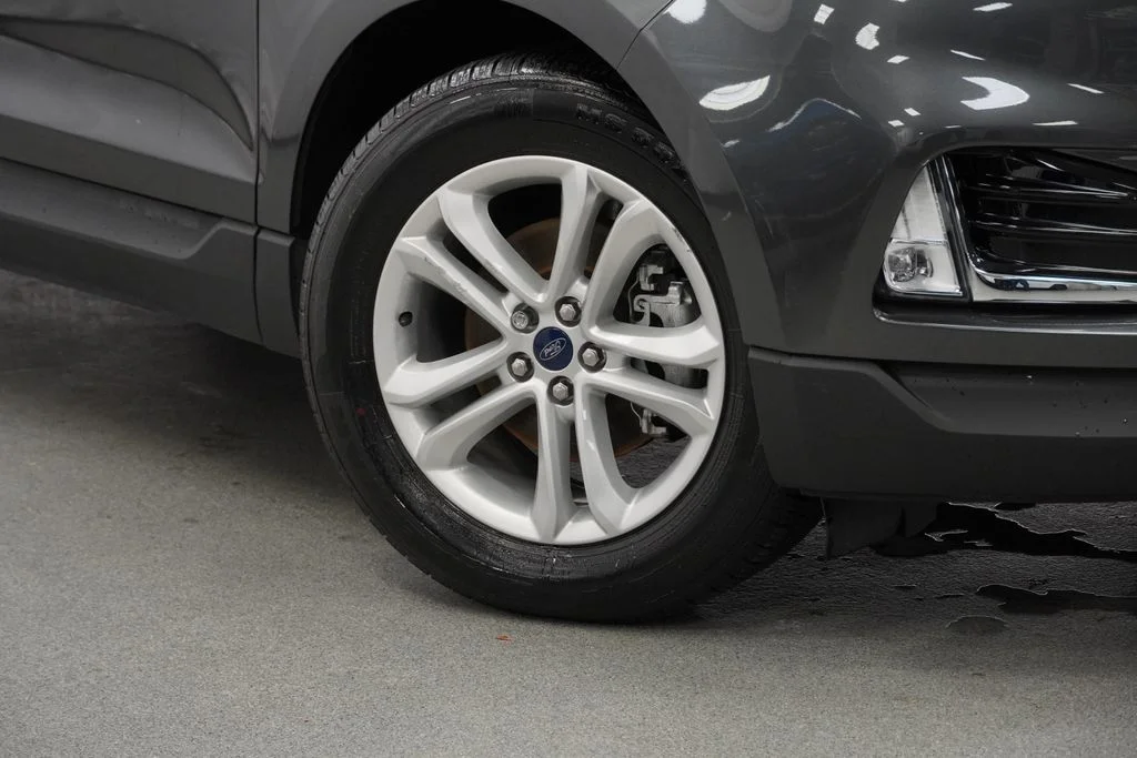 Used 2019 Gray Ford SEL image 9