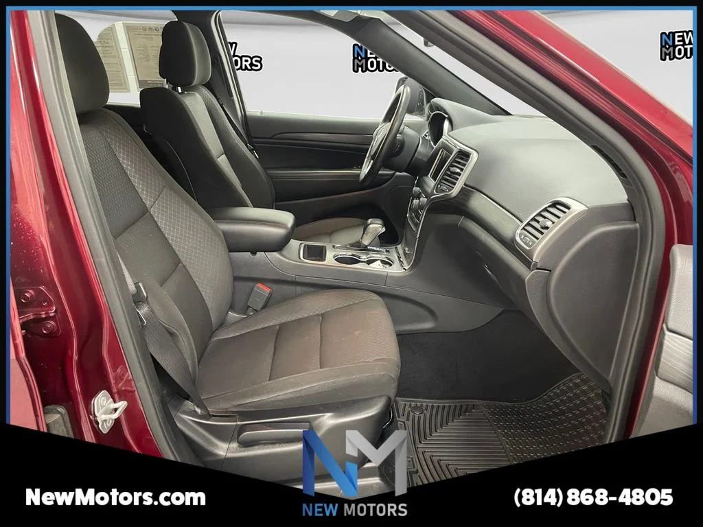 Used 2020 Velvet Jeep Laredo E image 13