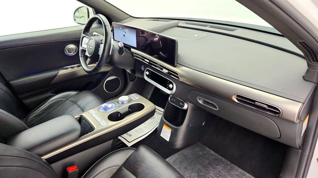 Used 2023 Uyuni White Genesis Advanced AWD image 25