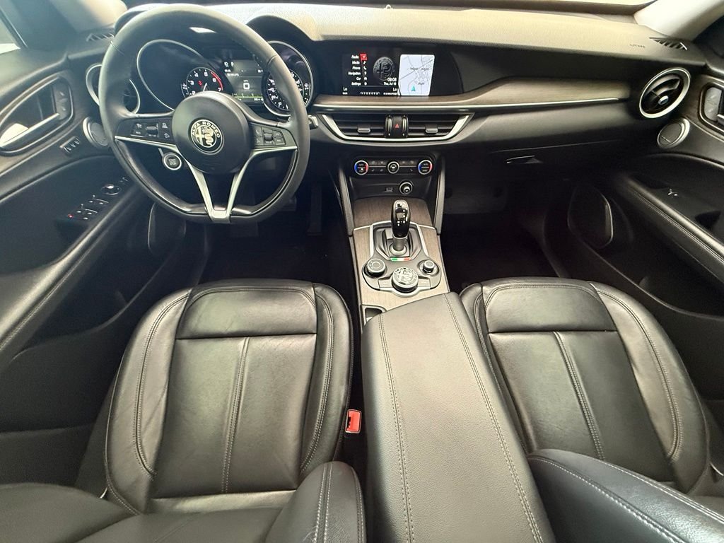 Used 2018 White Alfa Romeo Ti image 21