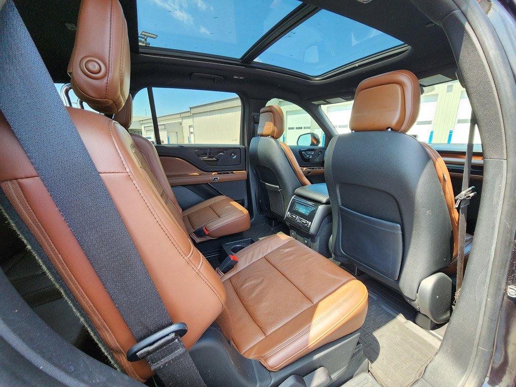 Used 2020 Infinite Black Metallic Lincoln Reserve image 23
