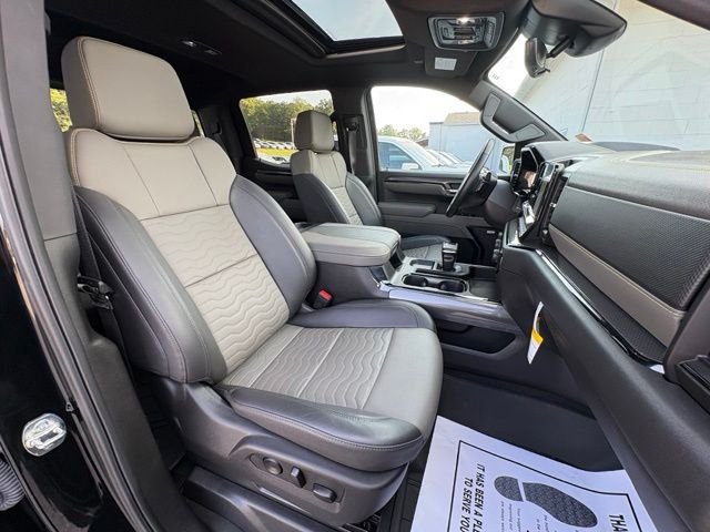 Used 2025 Black Chevrolet ZR2 image 31