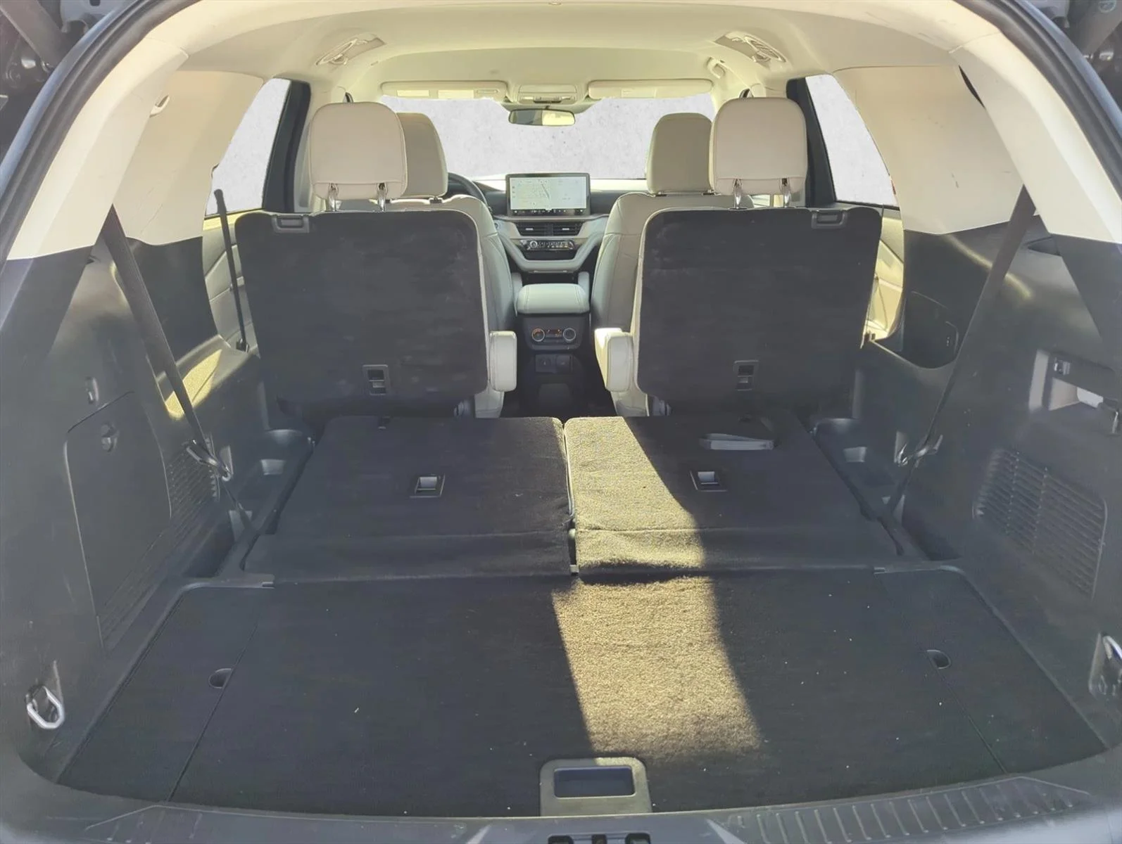 Used 2025 Agate Black Metallic Ford Active image 5