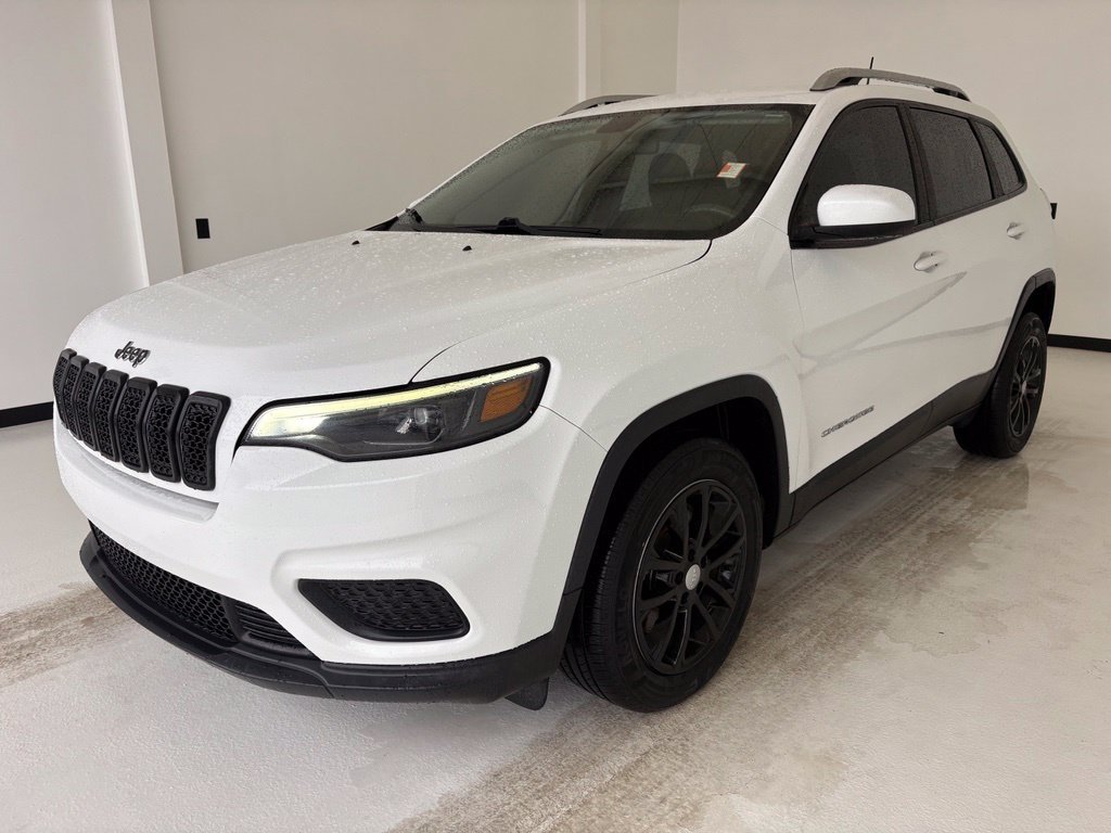 Used 2020 White Jeep Latitude image 14