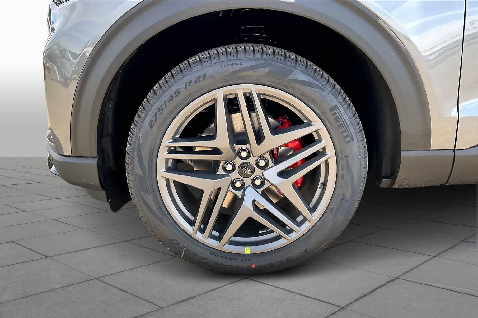 New 2026 Carbonized Gray Metallic Ford ST-Line image 11