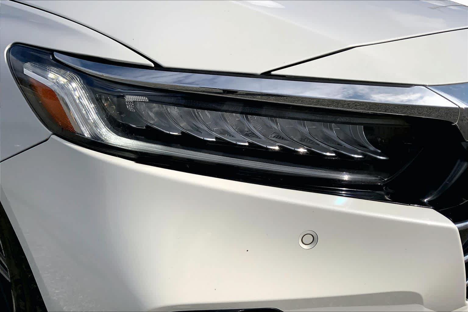 Used 2021 Platinum White Pearl Honda Touring image 27