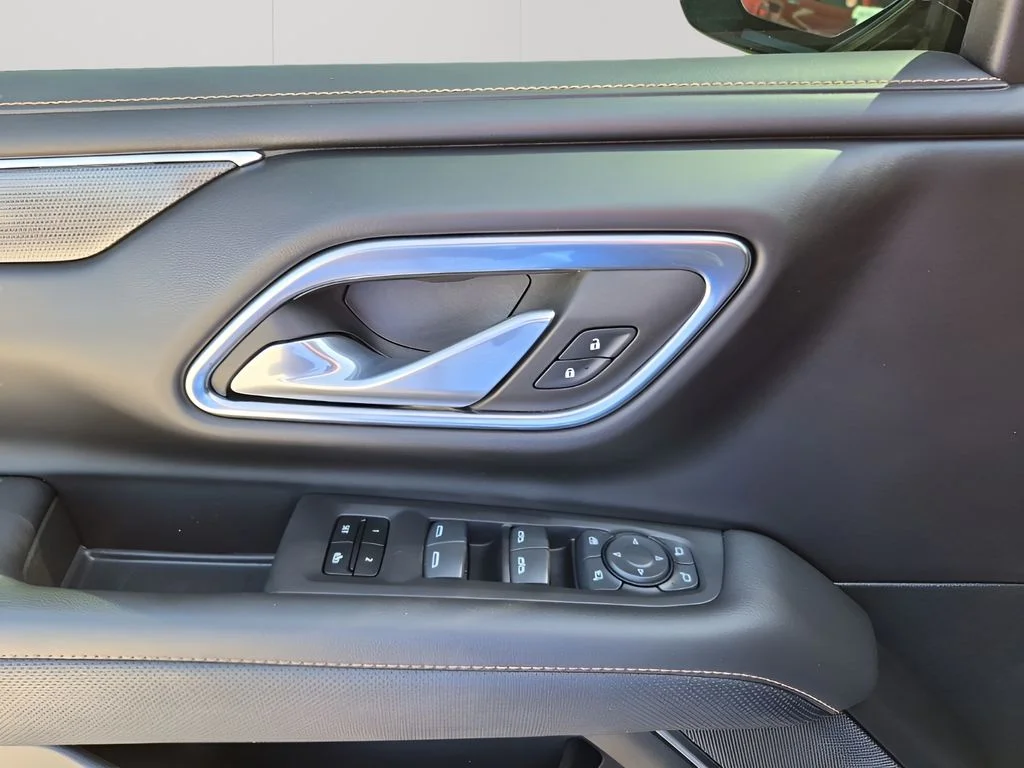 Used 2024 Silver GMC AT4 image 33