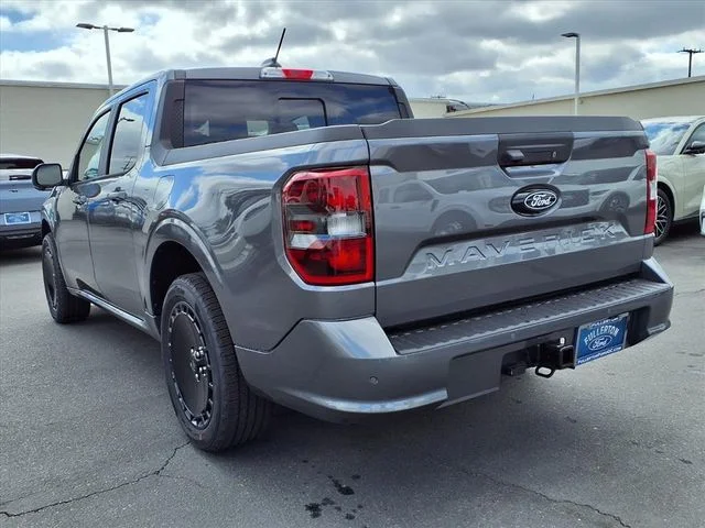 New 2025 Carbonized Gray Metallic Ford Lobo High image 4