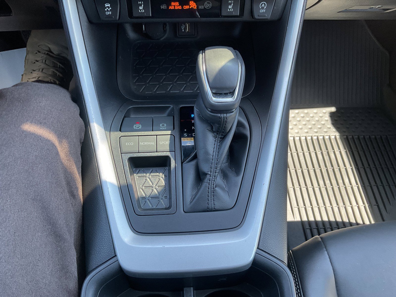 Certified Used 2023 Midnight Black Metallic Toyota XLE Premium image 28