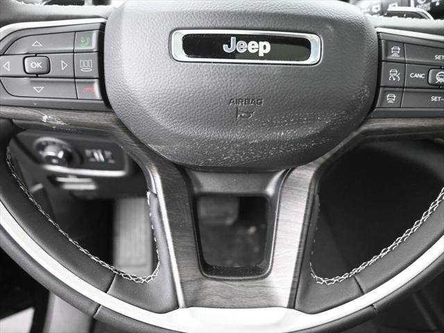 New 2026 Diamond Black Crystal Pearl-Coat Exterior Paint Jeep Limited image 17