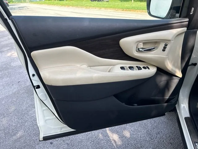 Used 2023 White Nissan Platinum image 16