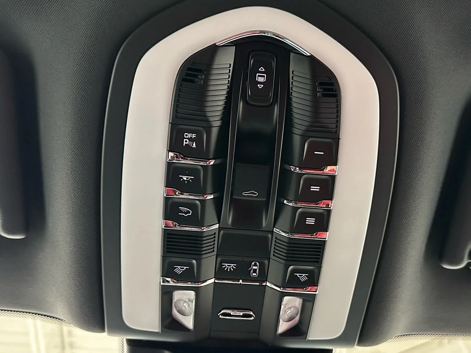 2024 Porsche Macan S - Photo 38